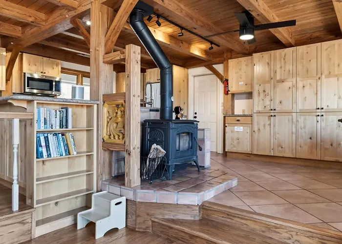 Timber Rock Retreat By Avantstay