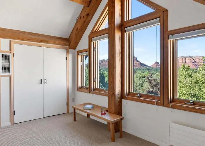 Timber Rock Retreat By Avantstay